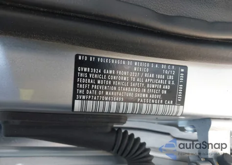 2013 Volkswagen Beetle 2.5L Entry z USA, uszkodzony, nr VIN 3VWFP7AT7DM636499